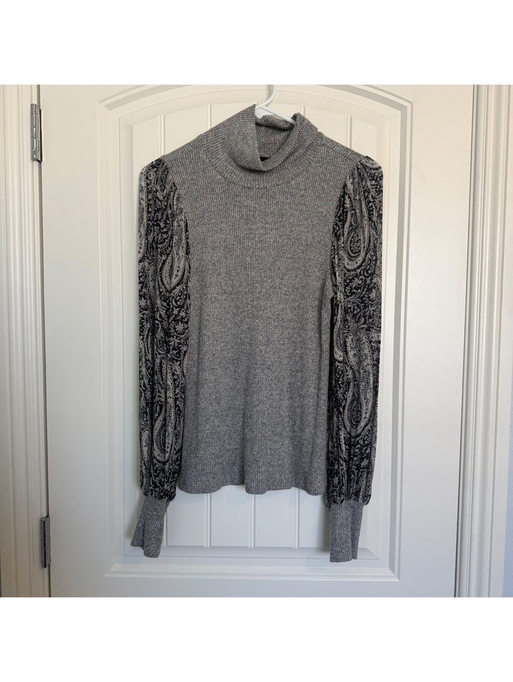 Fifteen Twenty Women's Gray Turtleneck *Sweater with Paisley Puff Sleeves Size S